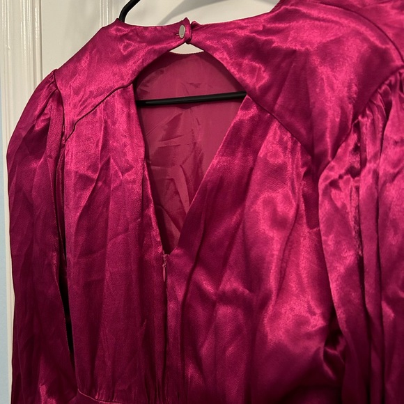 KAREN MILLEN MAGENTA VISCOE SATIN DRESS WITH SHOULDER PADS - Picture 4 of 6